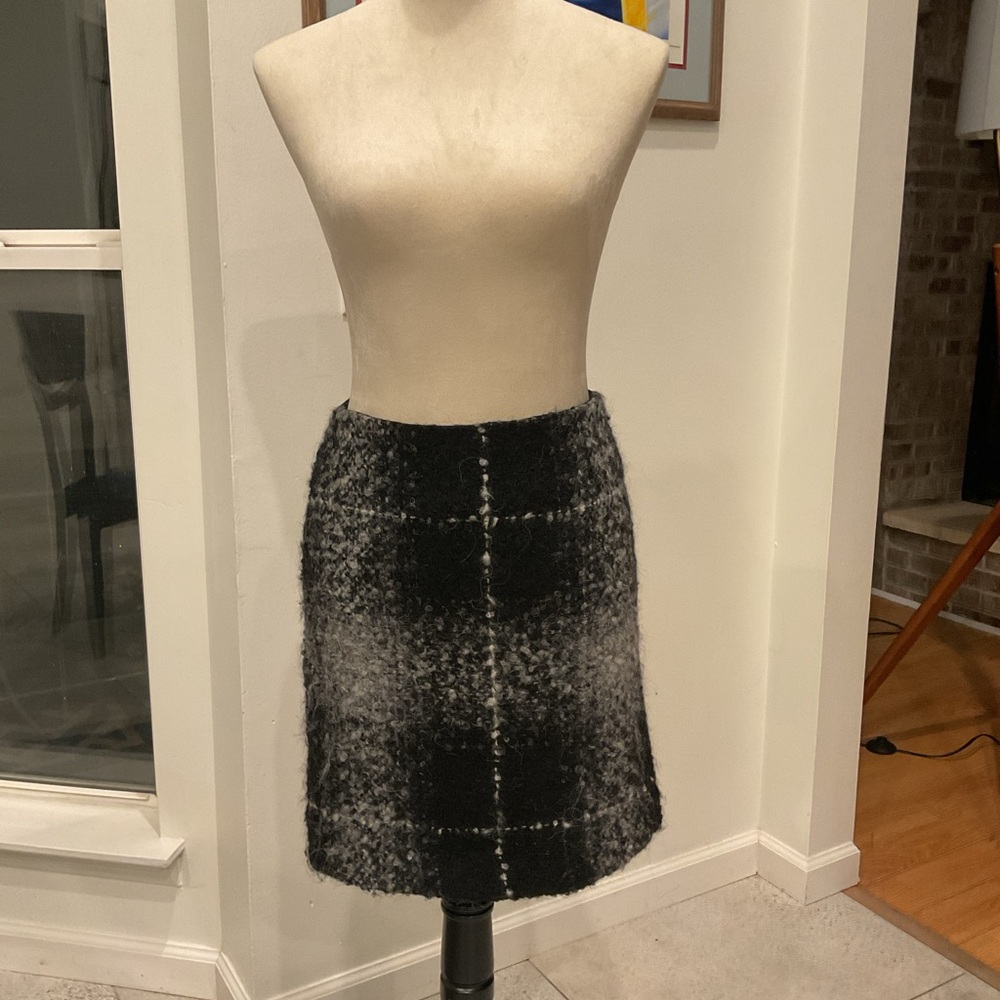 Akris Punto Black and White Pencil Skirt - Picture 2 of 16